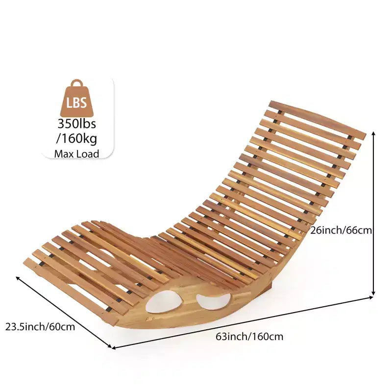Chaise longue d'extérieur à dossier haut avec assise à lattes et cadre à bascule en bois