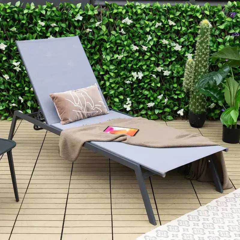 Chaise longue d'extérieur avec tissu à séchage rapide, inclinable et réglable